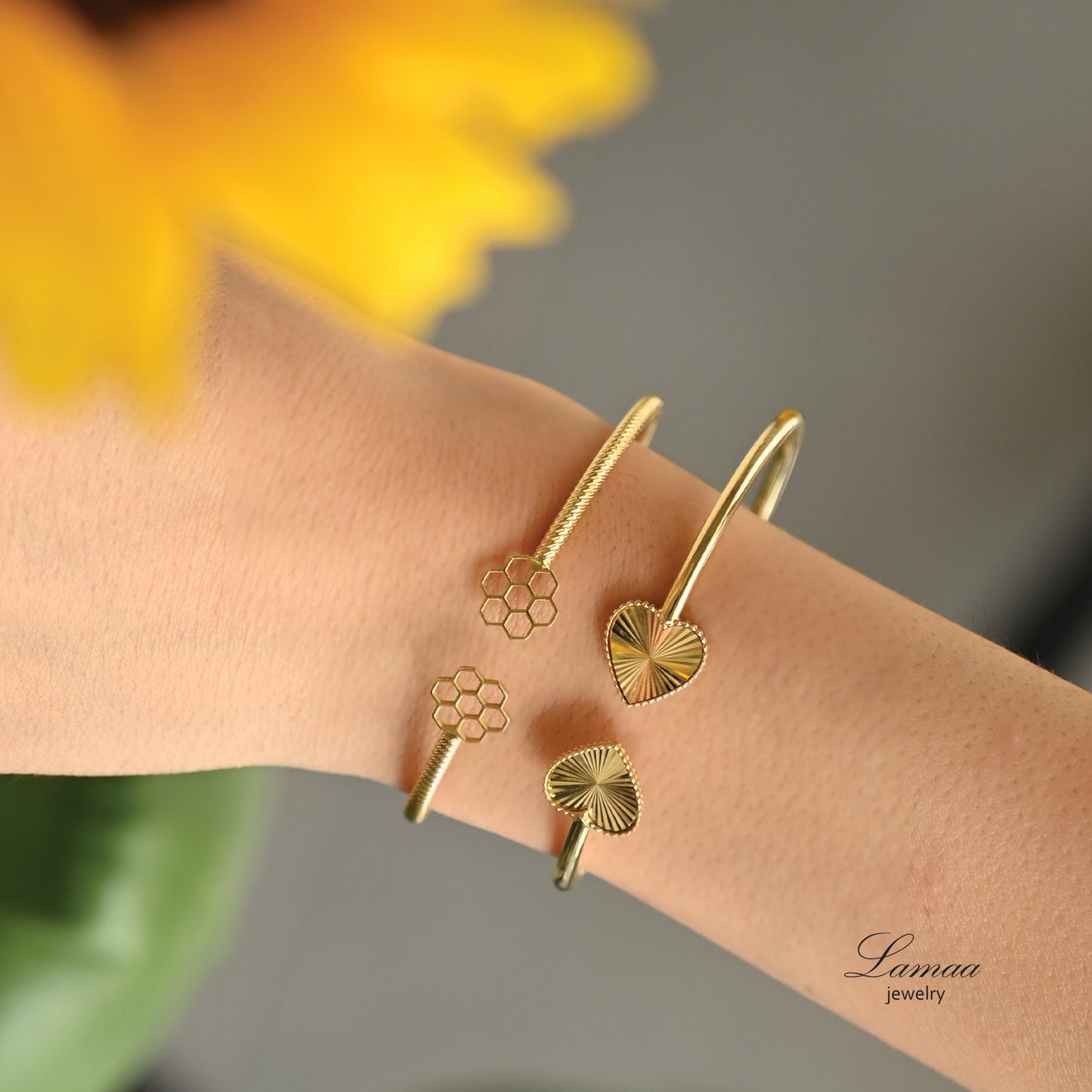 18K GOLD BANGLE