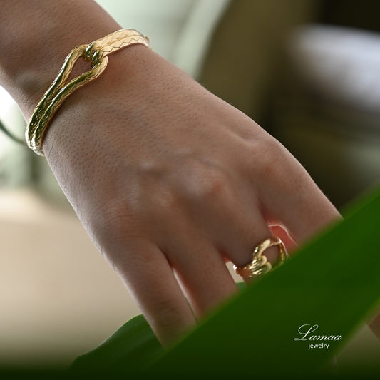 18K GOLD BANGLE