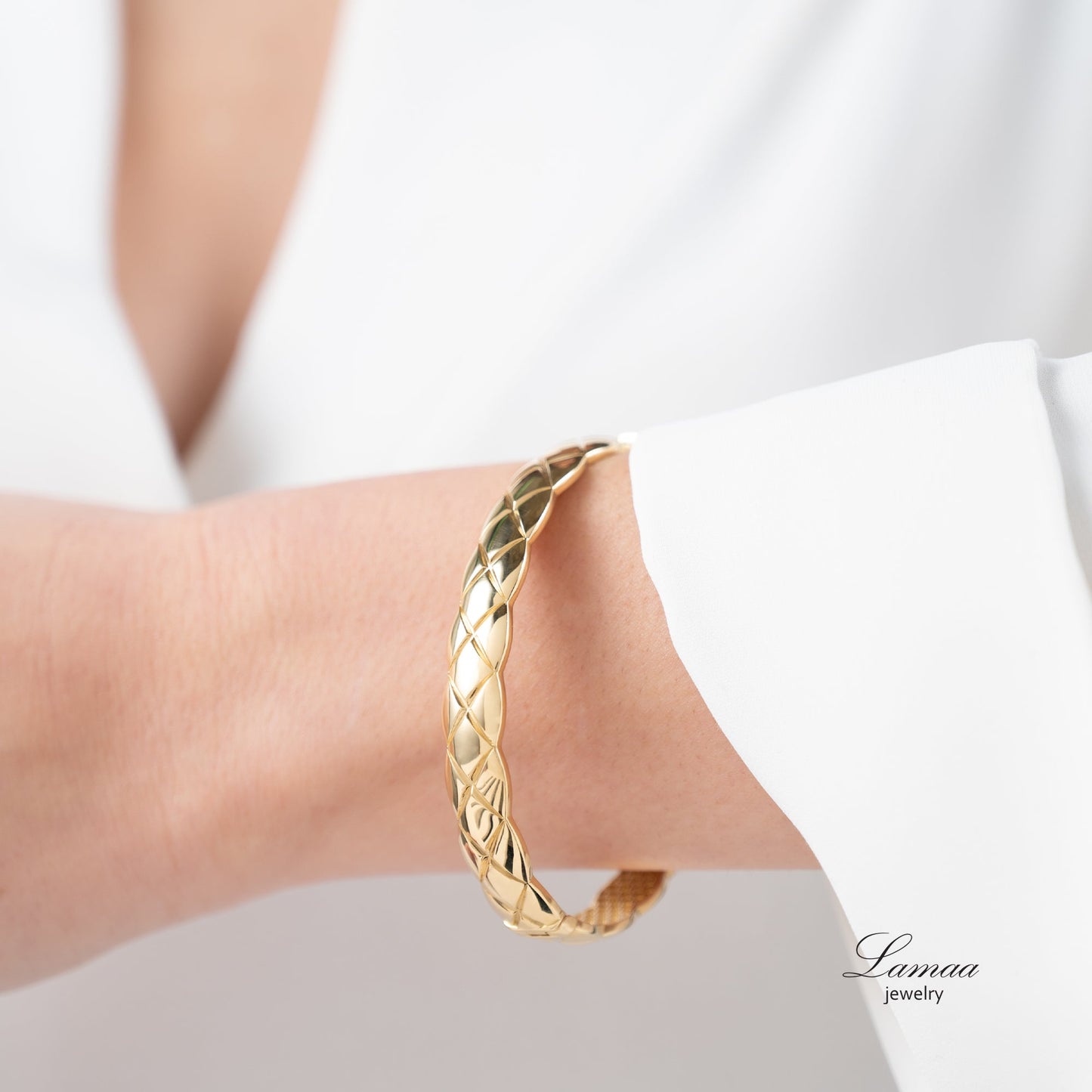 18KT GOLD BANGLE