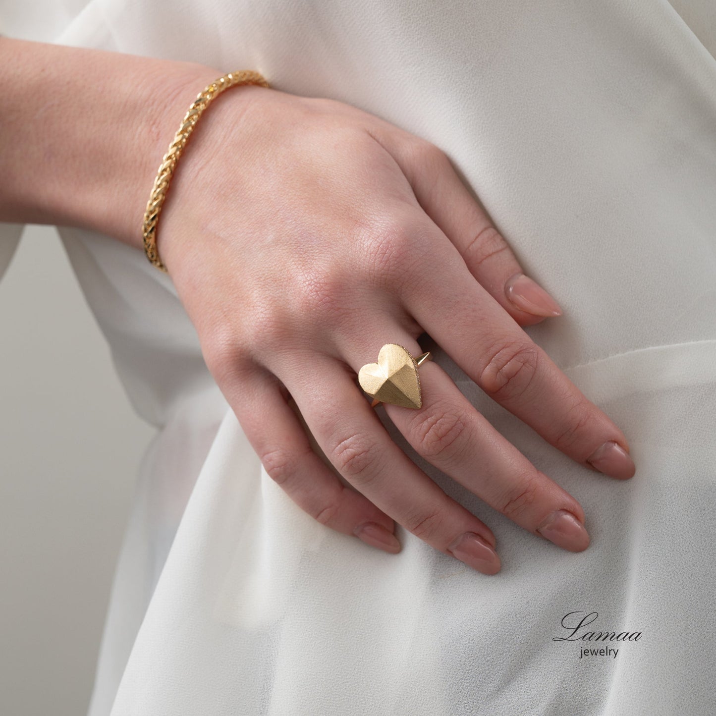 18KT GOLD RING
