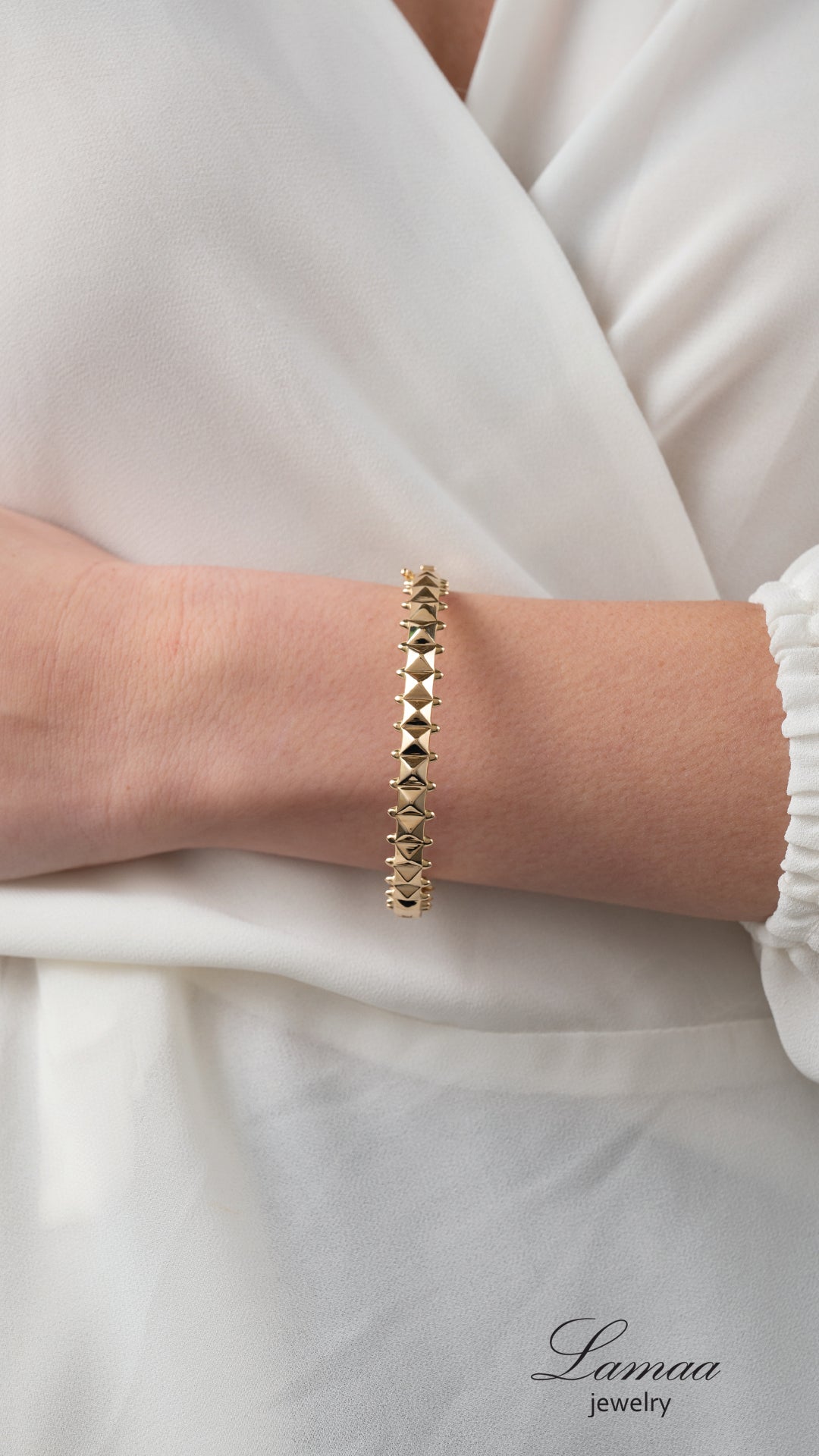 18KT GOLD BANGLE