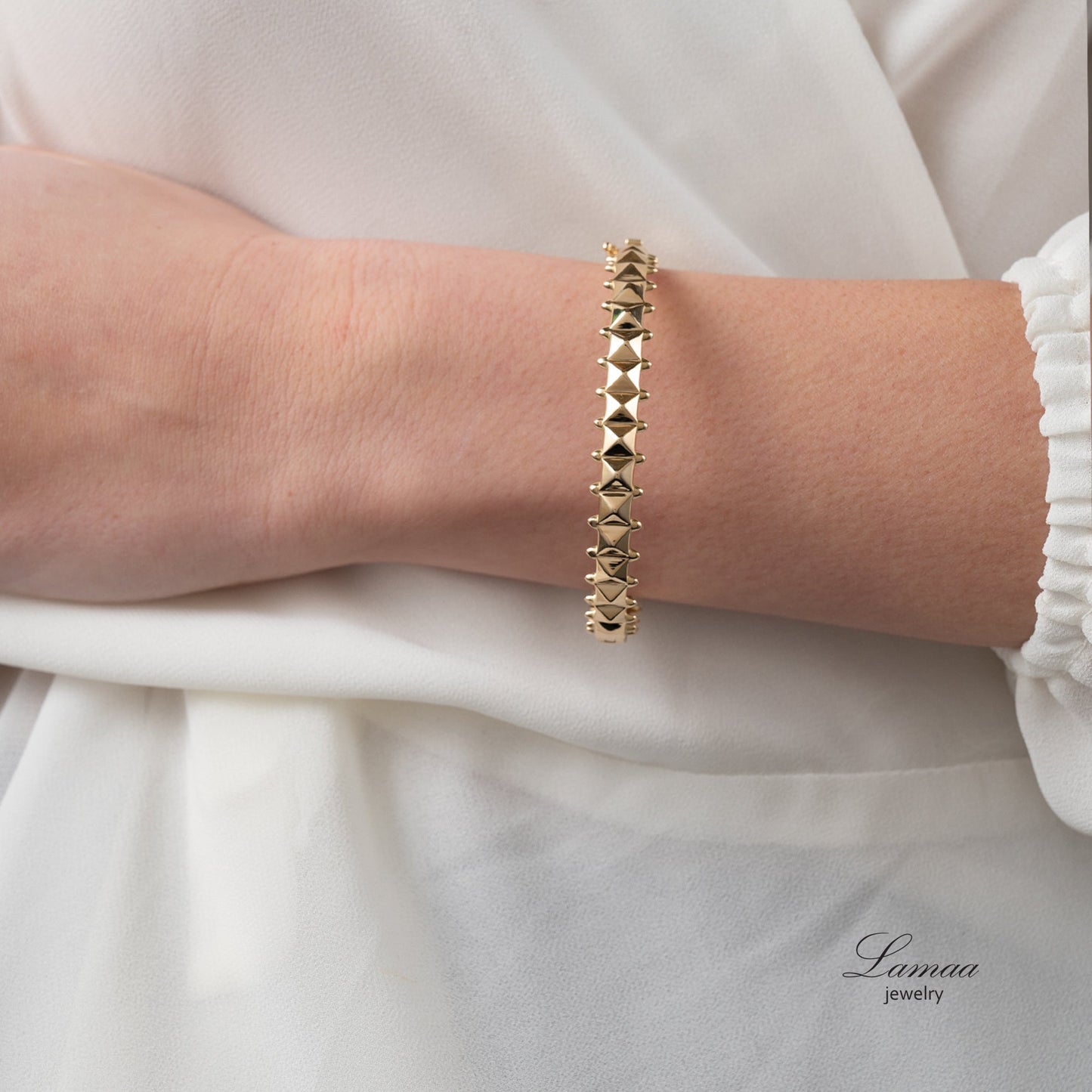 18KT GOLD BANGLE