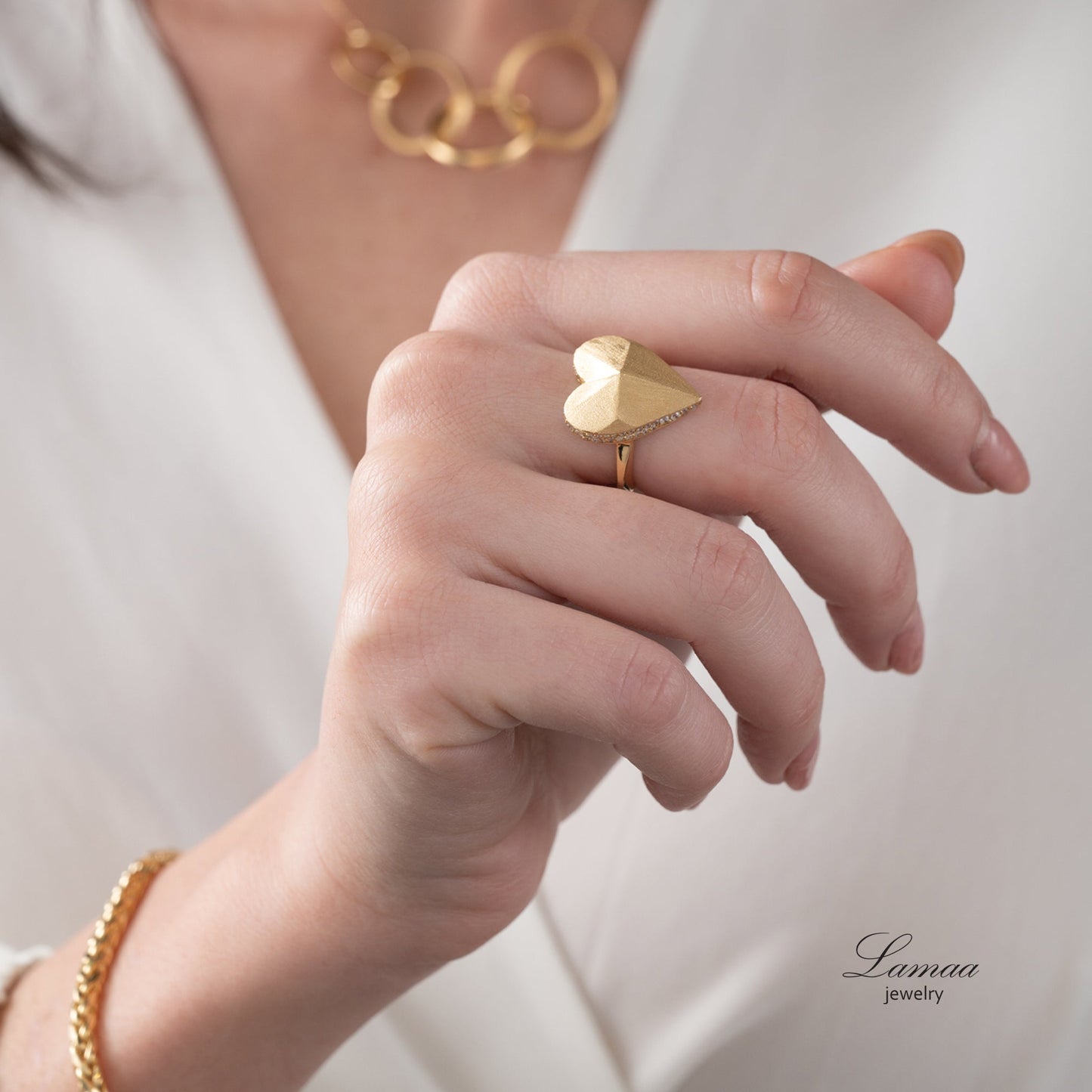 18KT GOLD RING