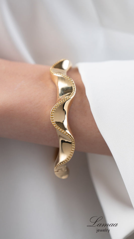 18KT GOLD BANGLE