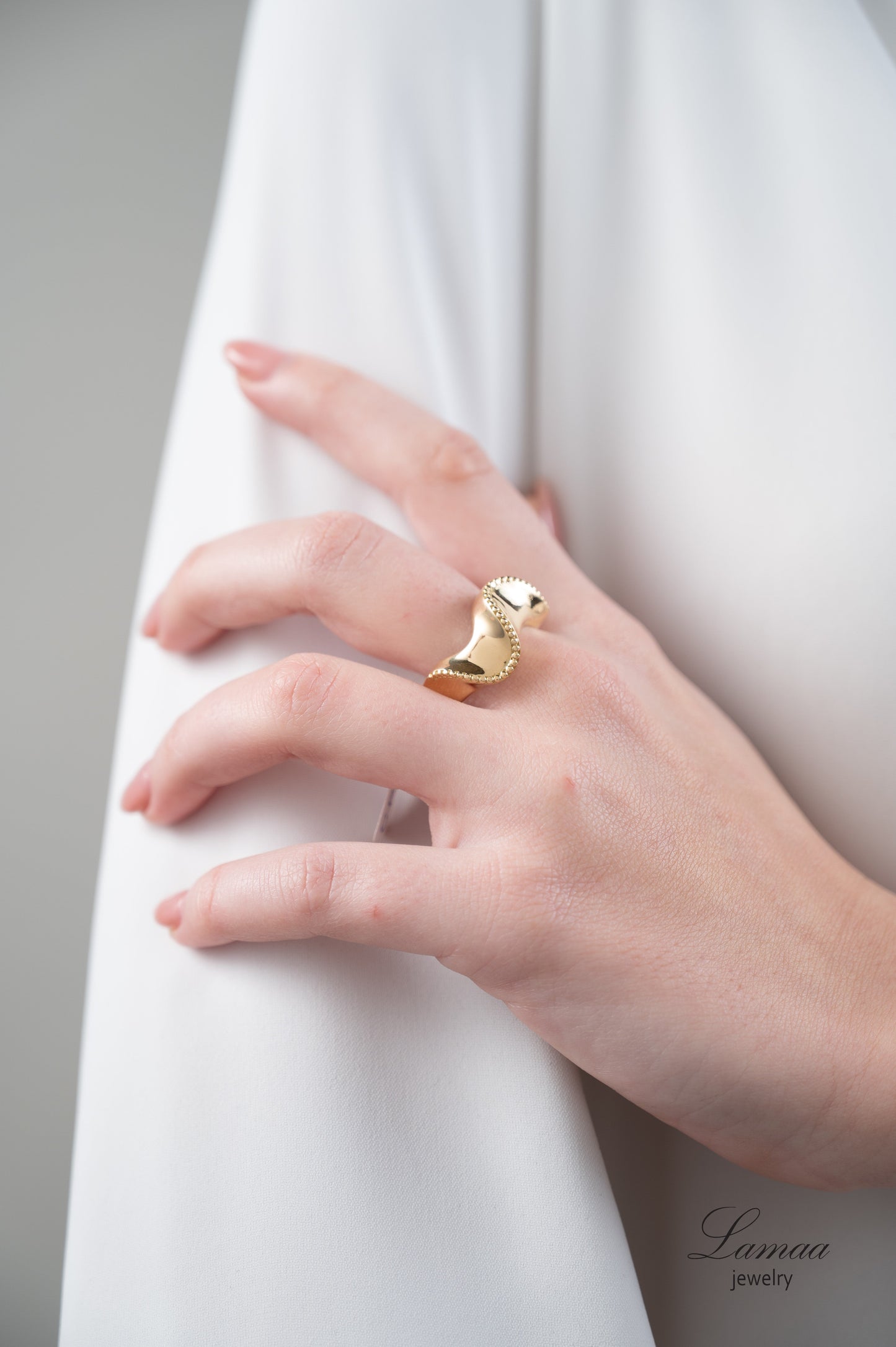 18KT GOLD RING