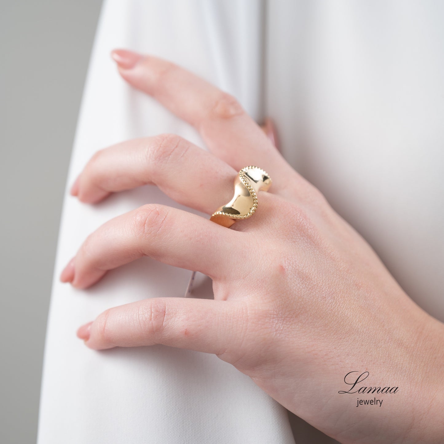 18KT GOLD RING