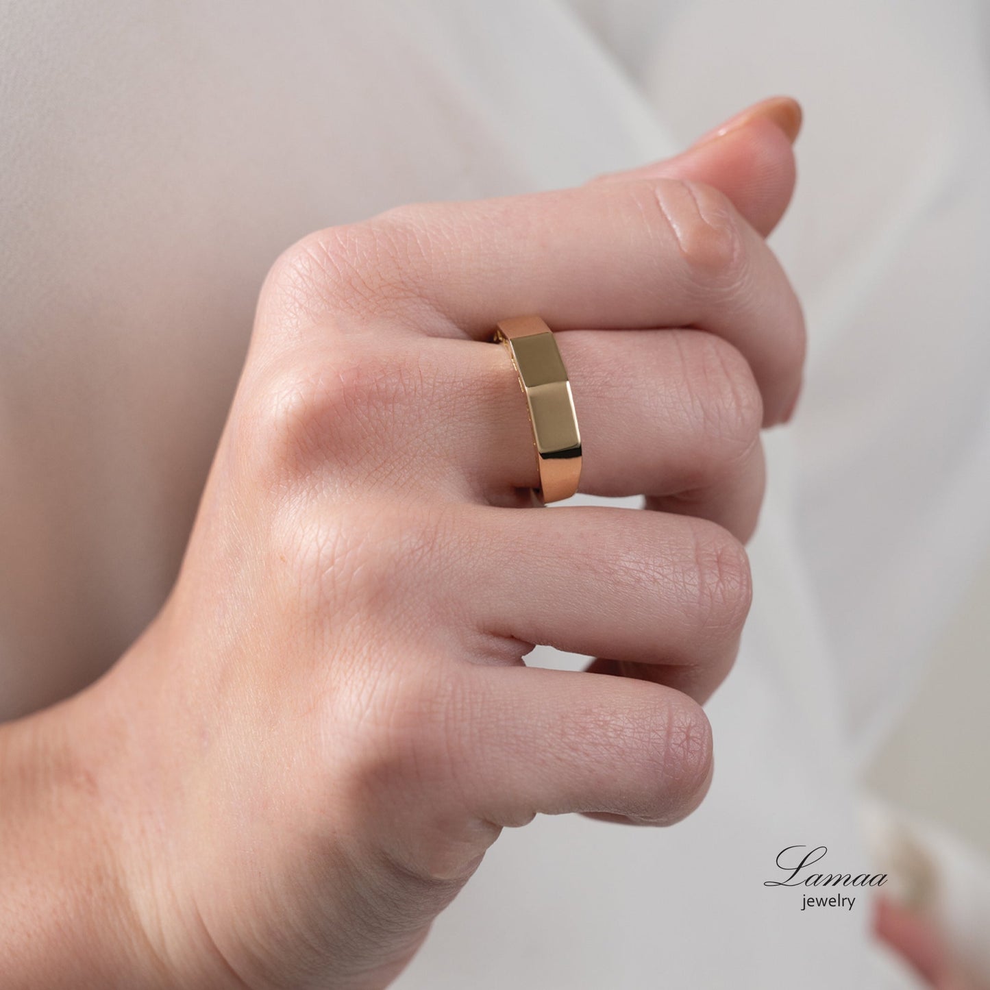 18KT GOLD RING