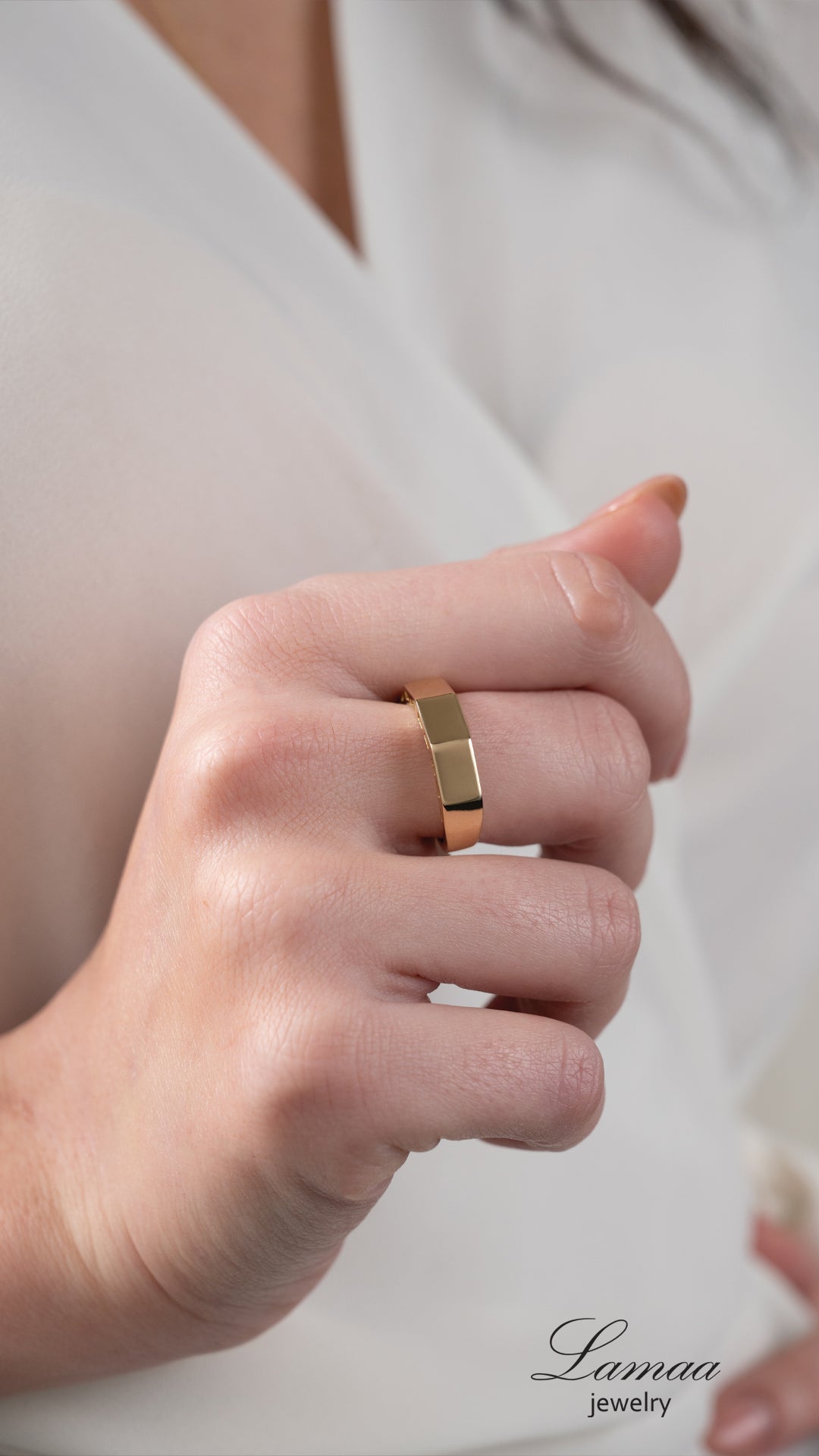 18KT GOLD RING