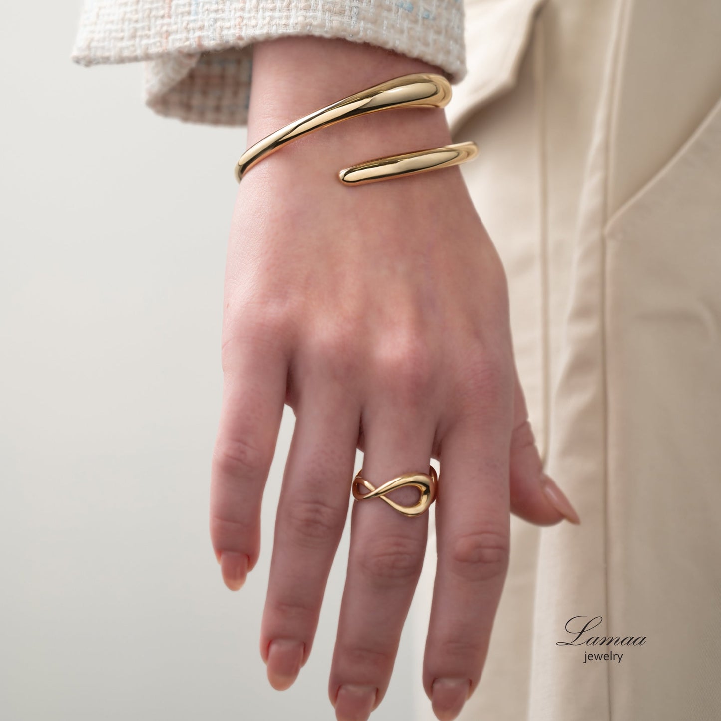 18KT GOLD RING