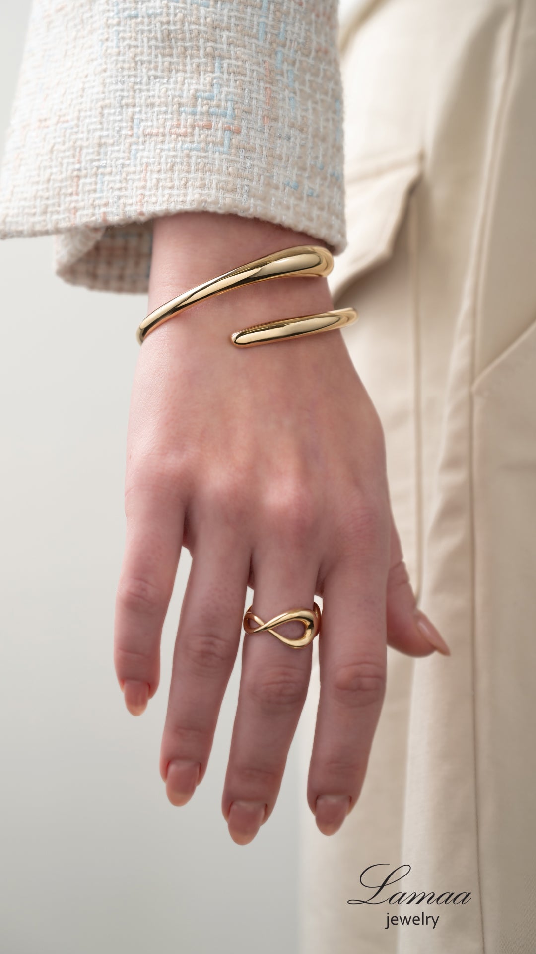 18KT GOLD BANGLE