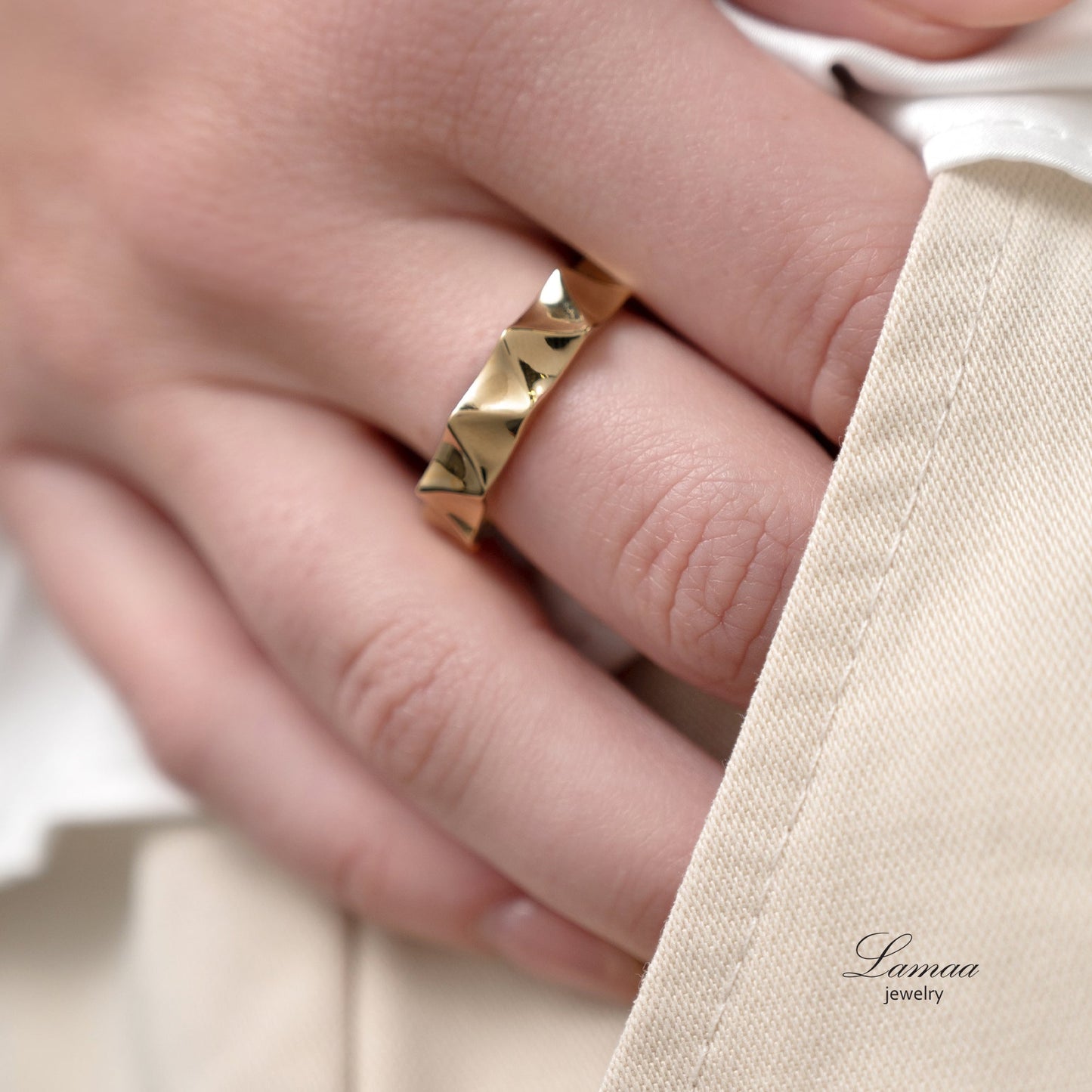 18KT GOLD RING