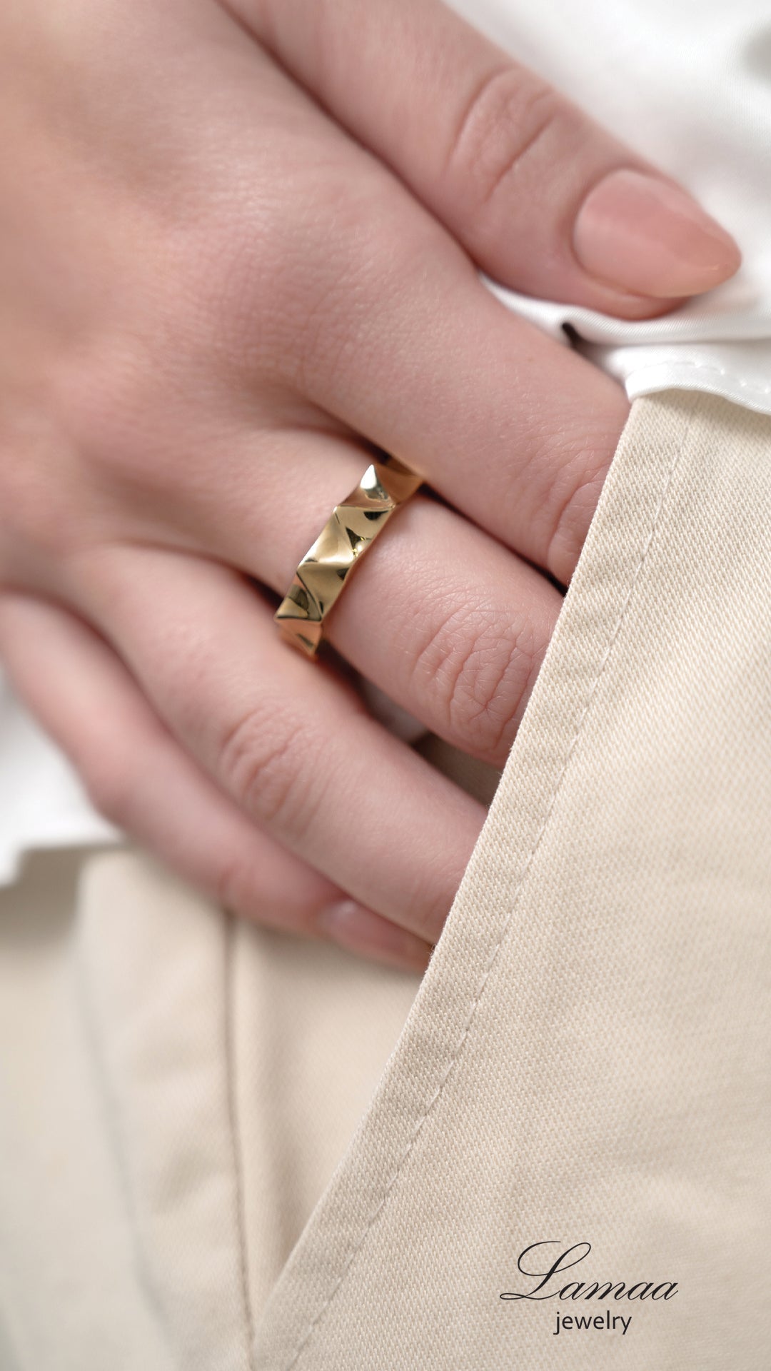 18KT GOLD RING