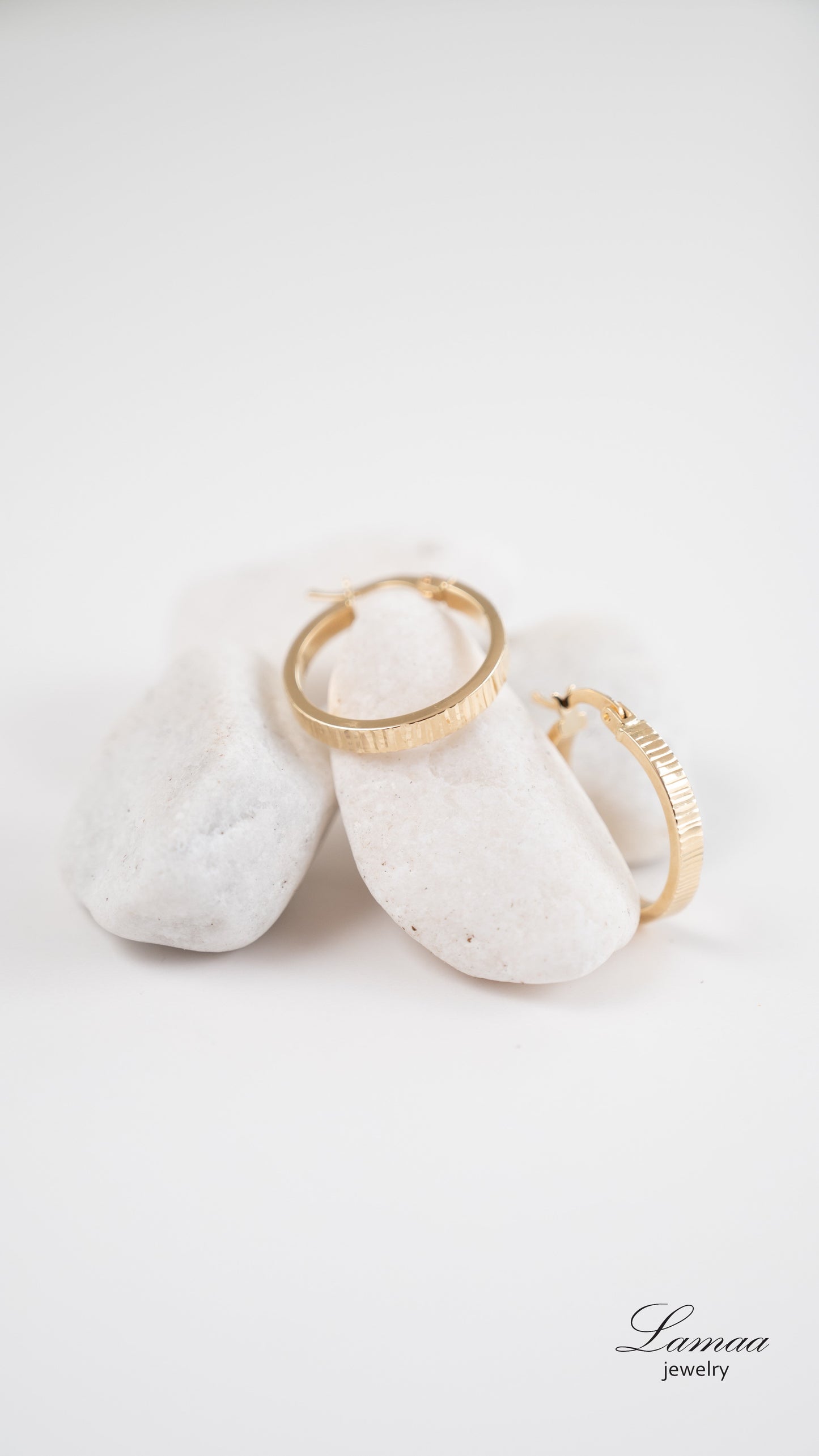 18KT GOLD EARRINGS