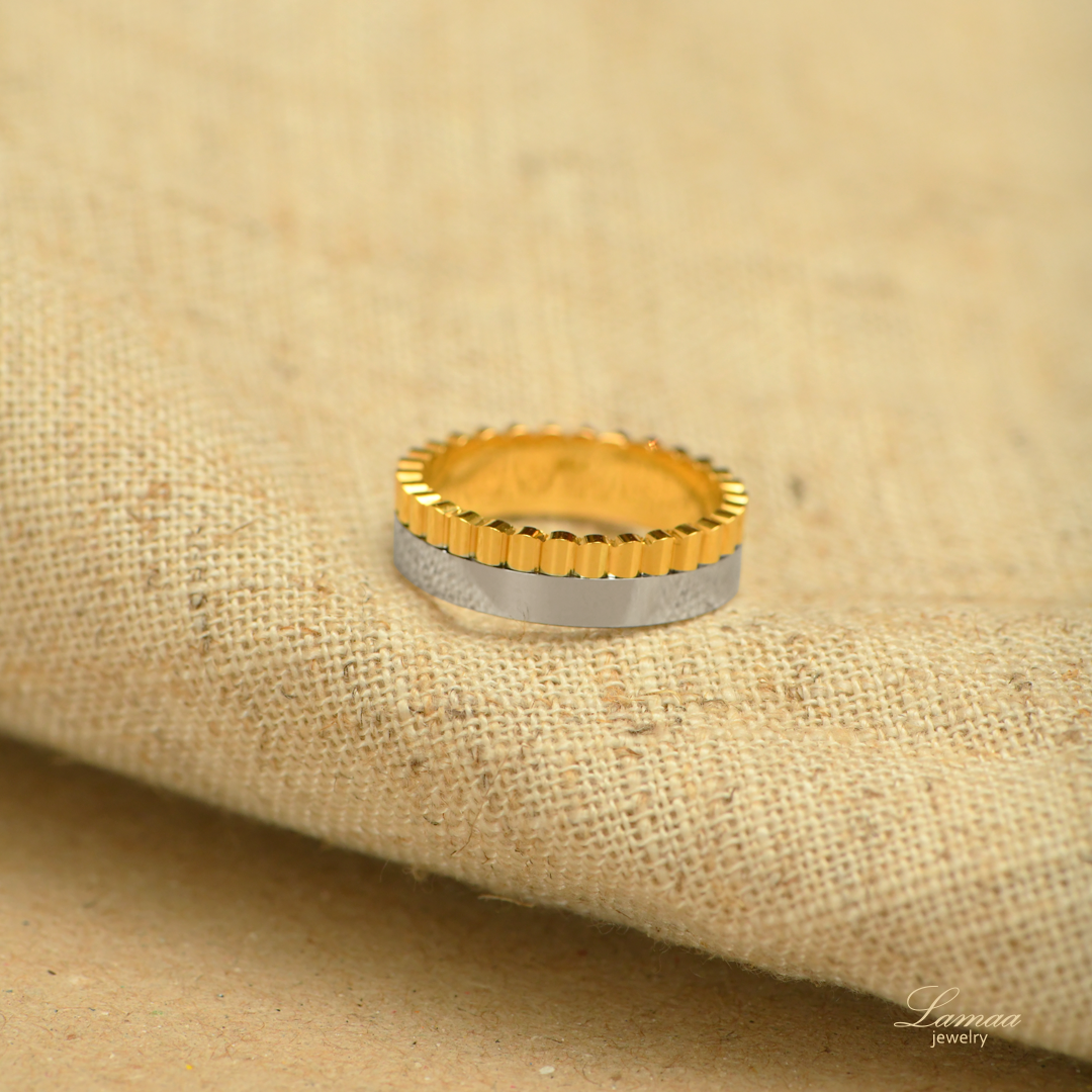 18K GOLD RING