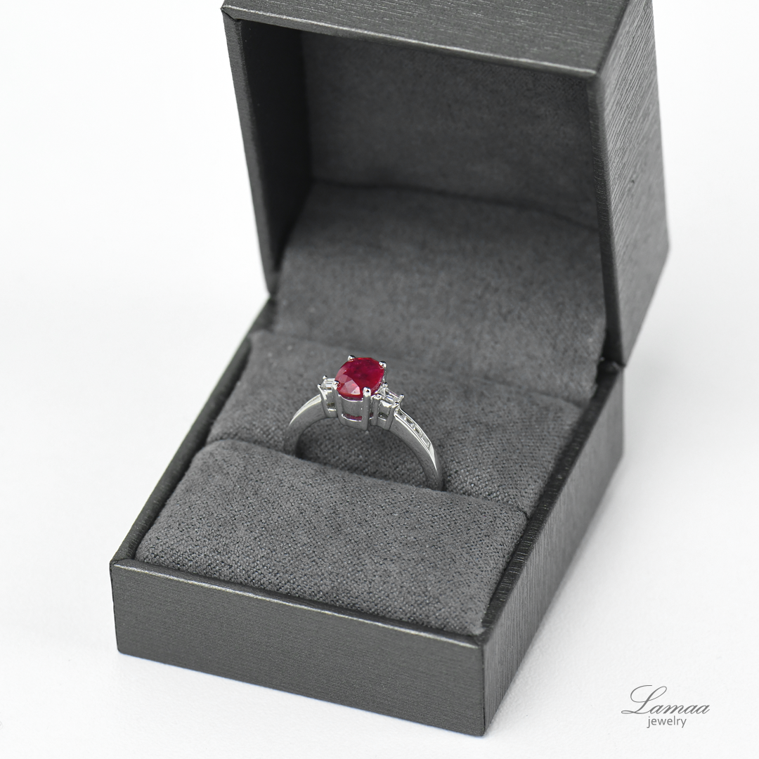 DIAMOND 18KT GOLD RING