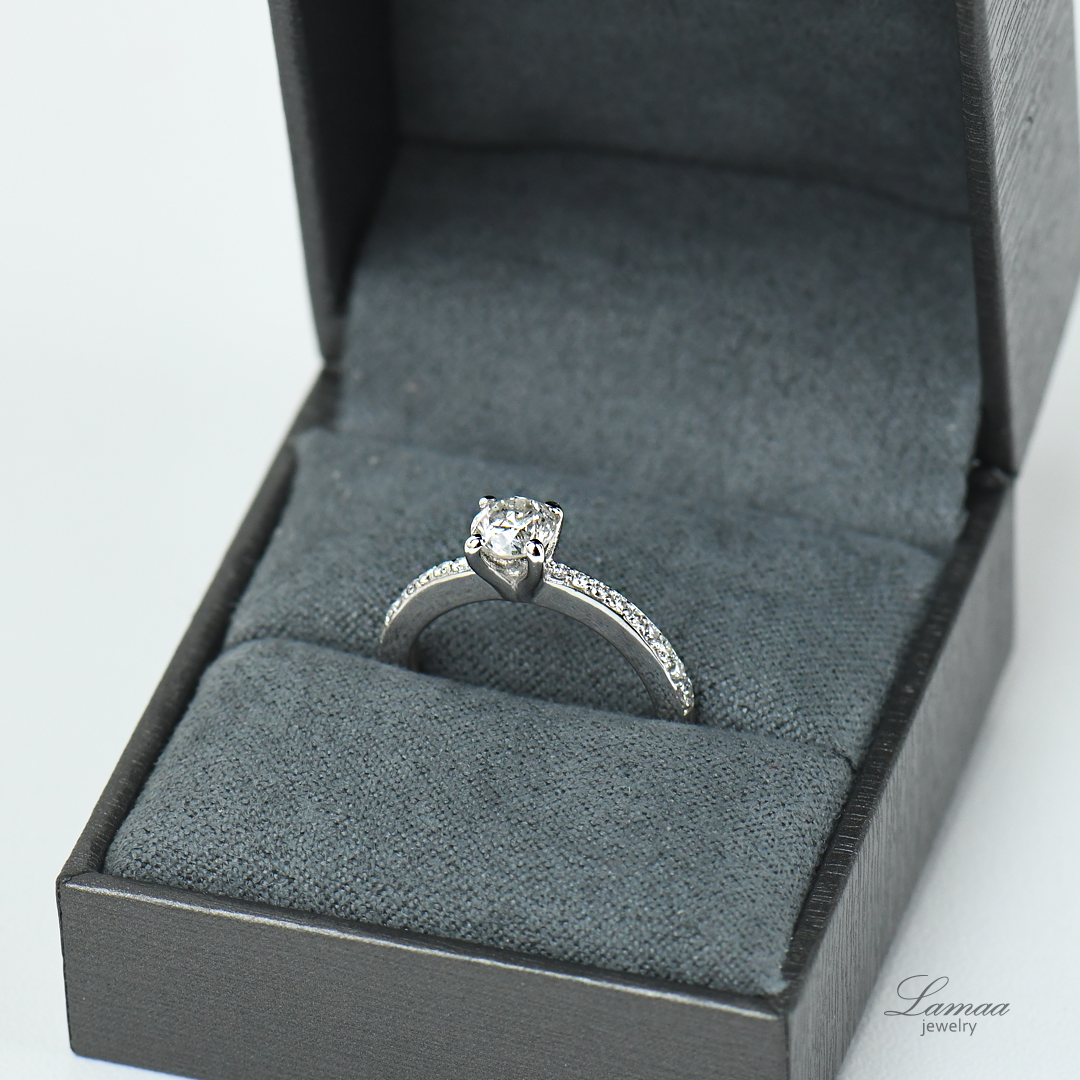 18K WHITE GOLD DIAMOND SOLITAIRE