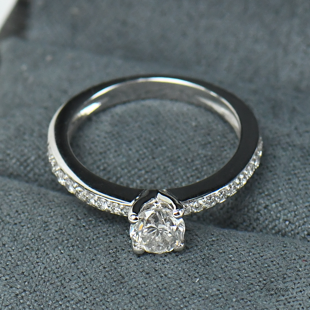 18K WHITE GOLD DIAMOND SOLITAIRE