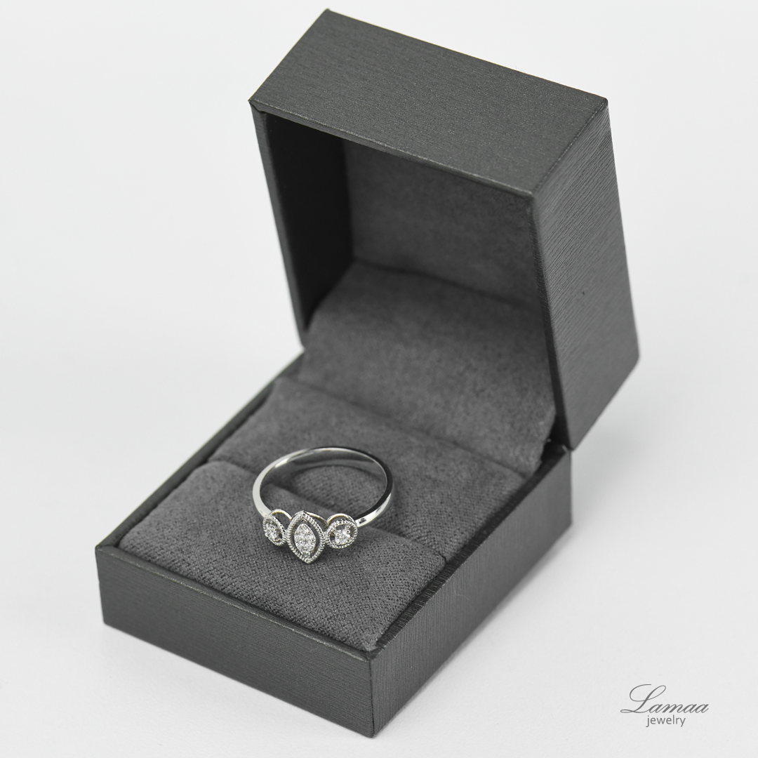 DIAMOND 18K GOLD RING