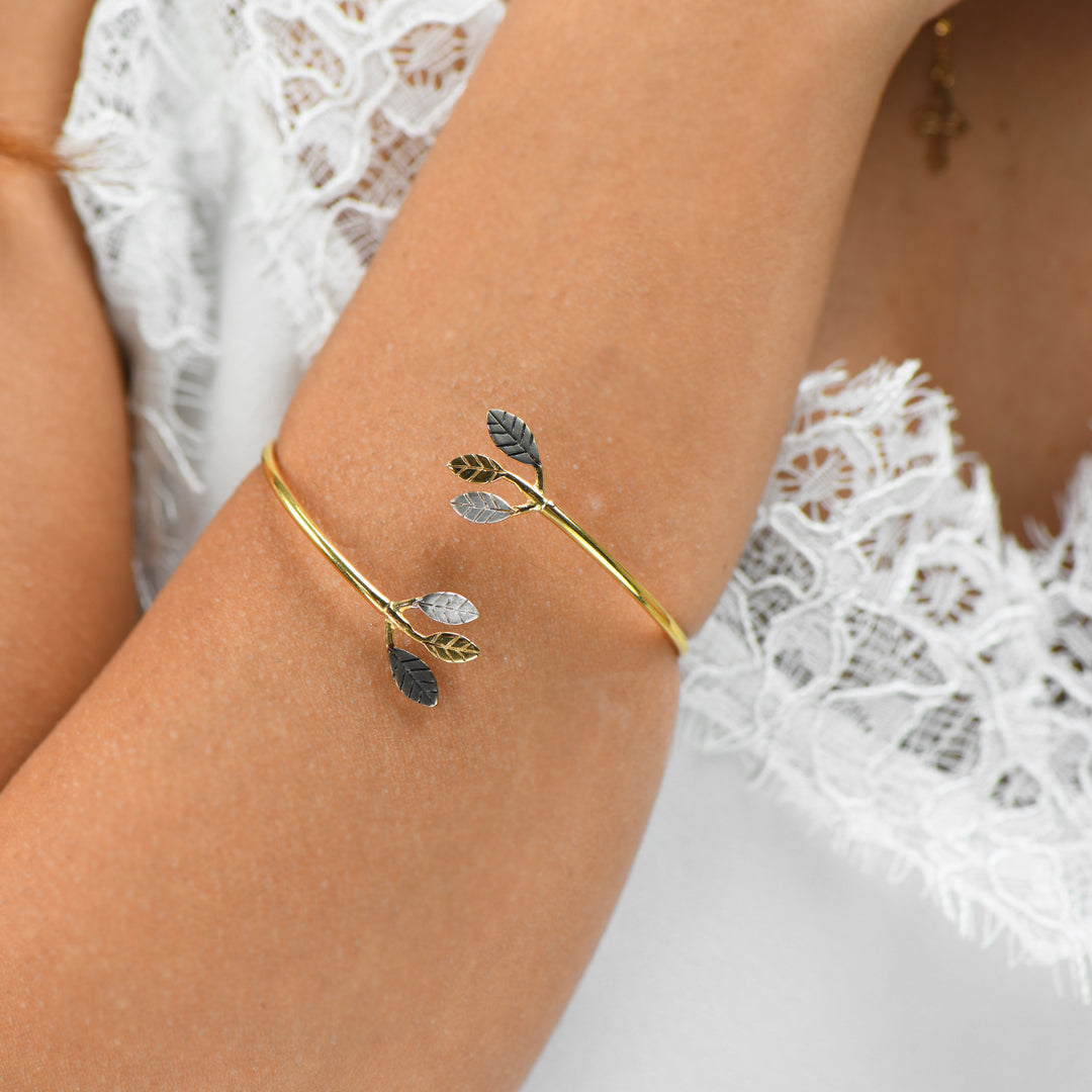18K GOLD BANGLE