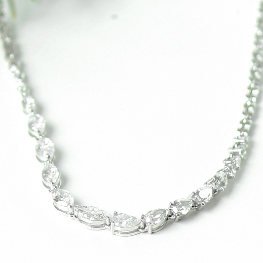 DIAMOND 18KT GOLD NECKLACE