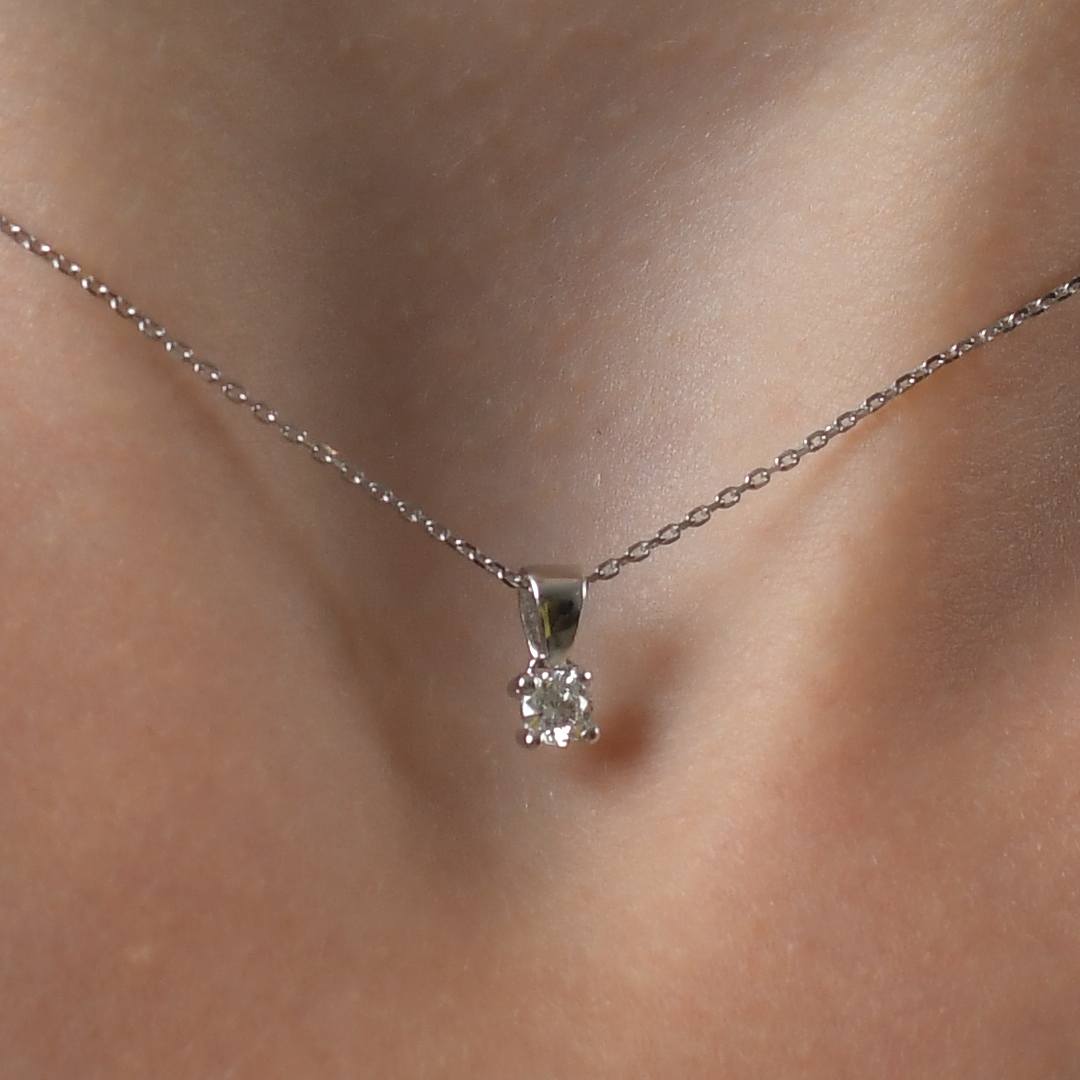 DIAMOND 18KT GOLD NECKLACE