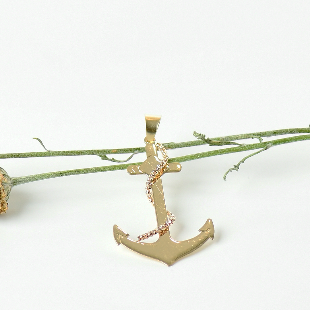 18K GOLD PENDANT
