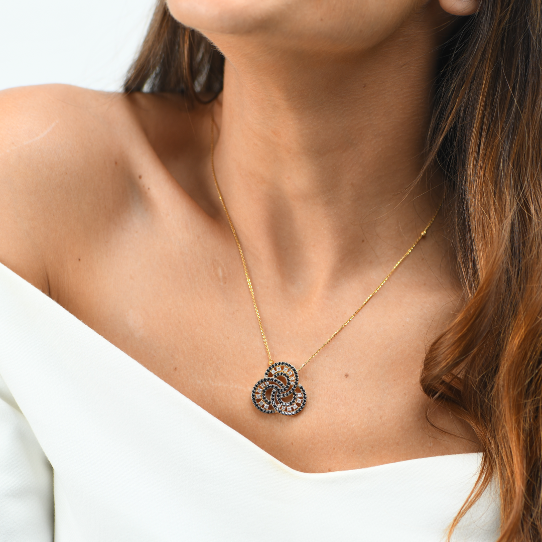18K GOLD NECKLACE