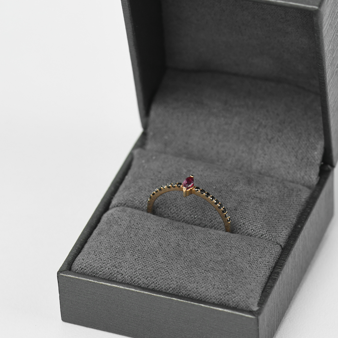 DIAMOND 18K GOLD RING
