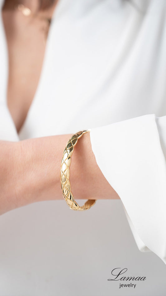 18KT GOLD BANGLE