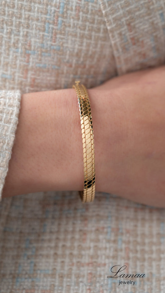 18KT GOLD BANGLE