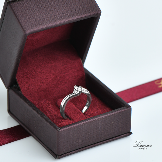 18K WHITE GOLD DIAMOND SOLITAIRE