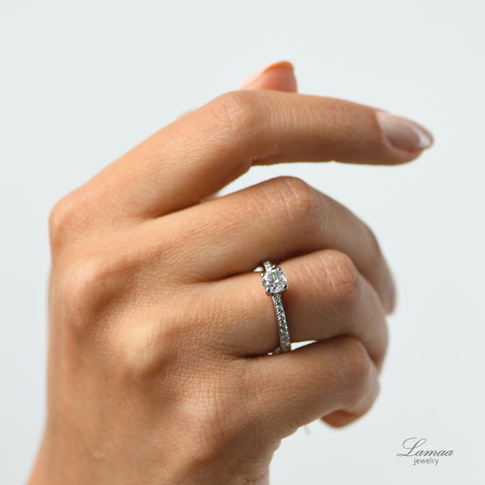 18K WHITE GOLD DIAMOND SOLITAIRE