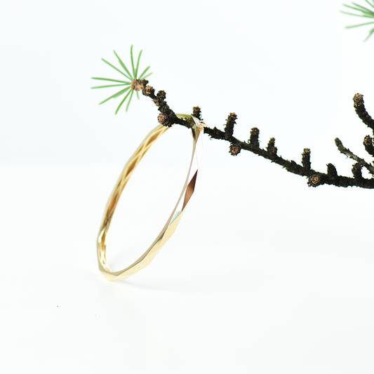 18K GOLD BANGLE